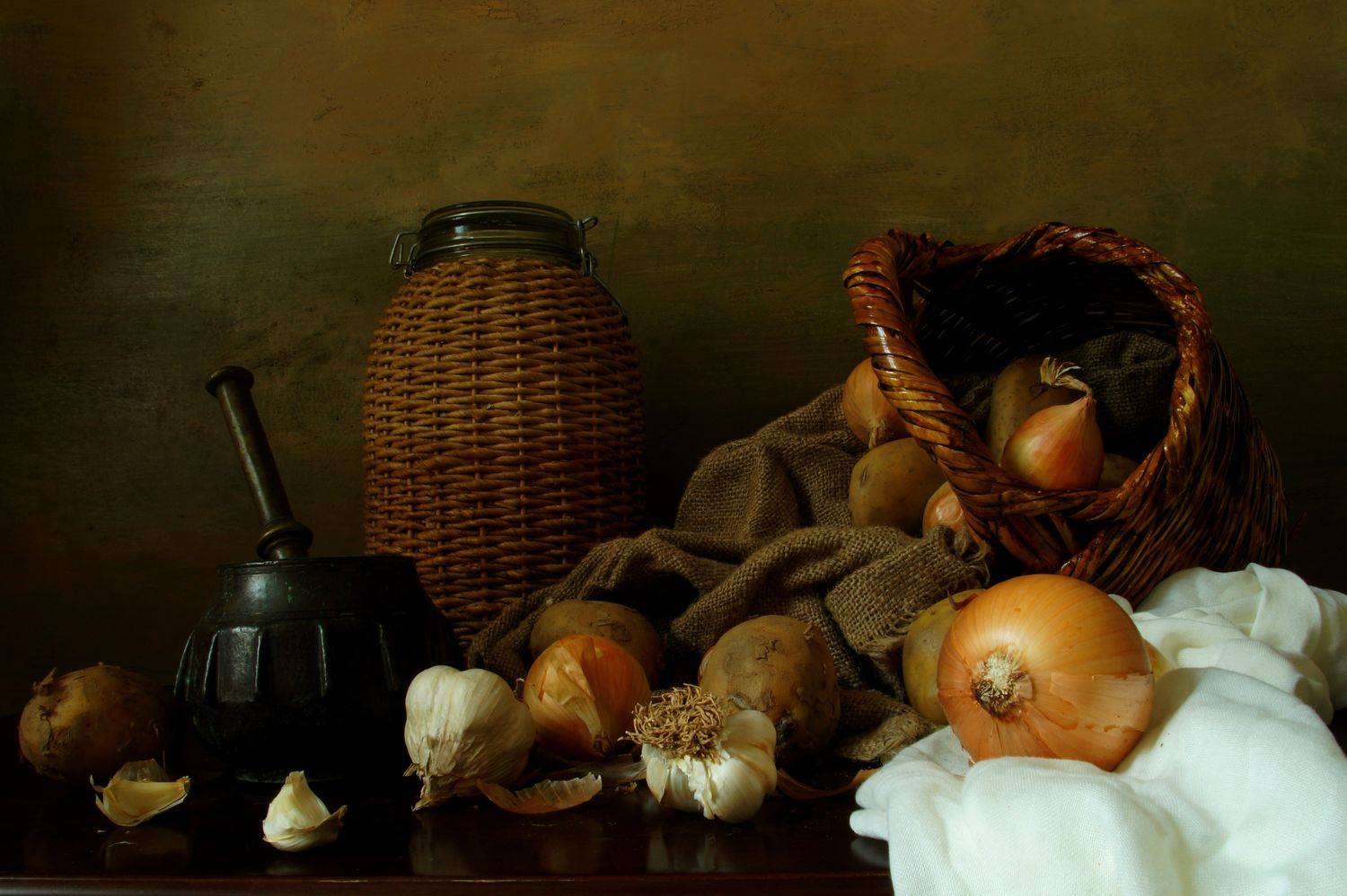 Potatoes and onions. Автор: hilmi ayhan Potatoes and onions, hilmi ayhan