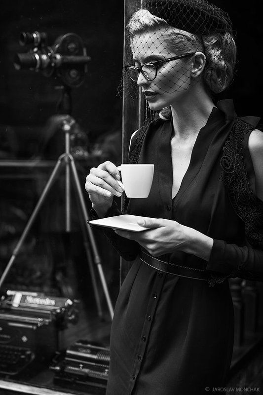 Vintage; woman; fashion; retro; Aperturephoto preview