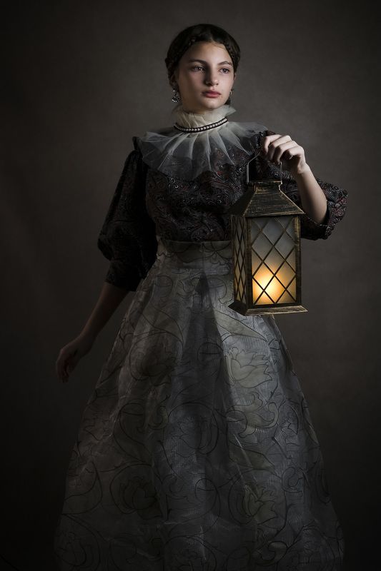 девочка,вечер,темно,свет фонаря Вечеромphoto preview