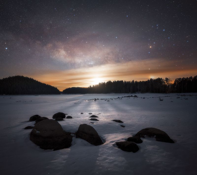 Moonrise and Milky Way corephoto preview