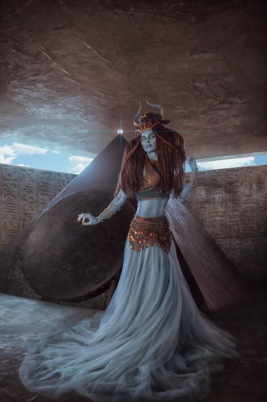 египет, бог, богиня, мифы, древний мир, небо, богиня неба, нут, голубой, синий, пирамида Богиняphoto preview