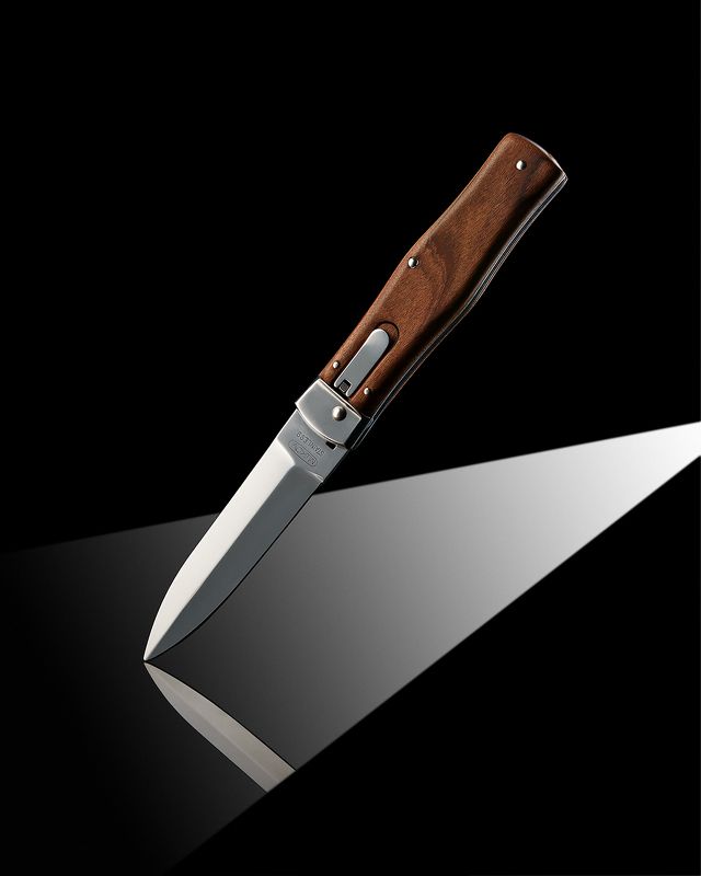 нож, отражение На остриеphoto preview