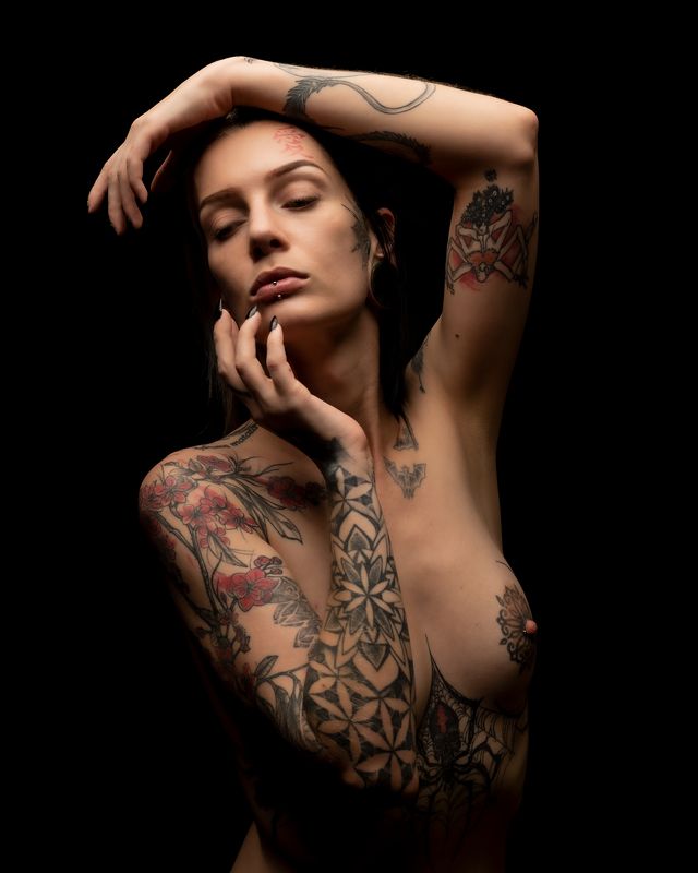 nude, naked, art, female, tattooed, beautiful, sensual, hot, sexy, black and white, studio Mandiphoto preview