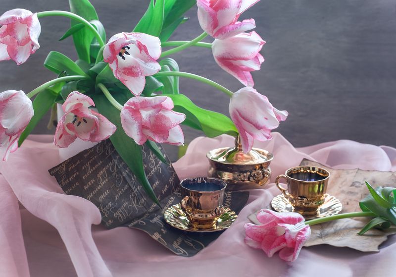 С чайным сервизомphoto preview