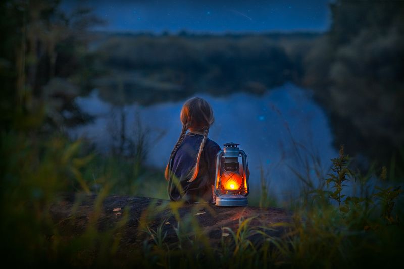 дети детская фотография девочка с фонарикомphoto preview