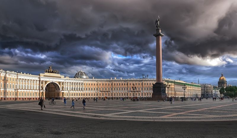 город площадь архитектура монумент небо тучи день Тучи над городомphoto preview