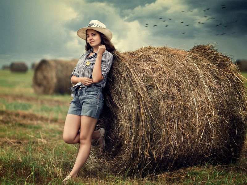 девушка, художественное фото, портрет, женский портрет, лето, сено, сенокос, шляпа ***photo preview