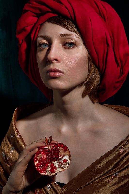 портрет fineart fineartportrait девушка  beautiful Девушка в красном головном убореphoto preview