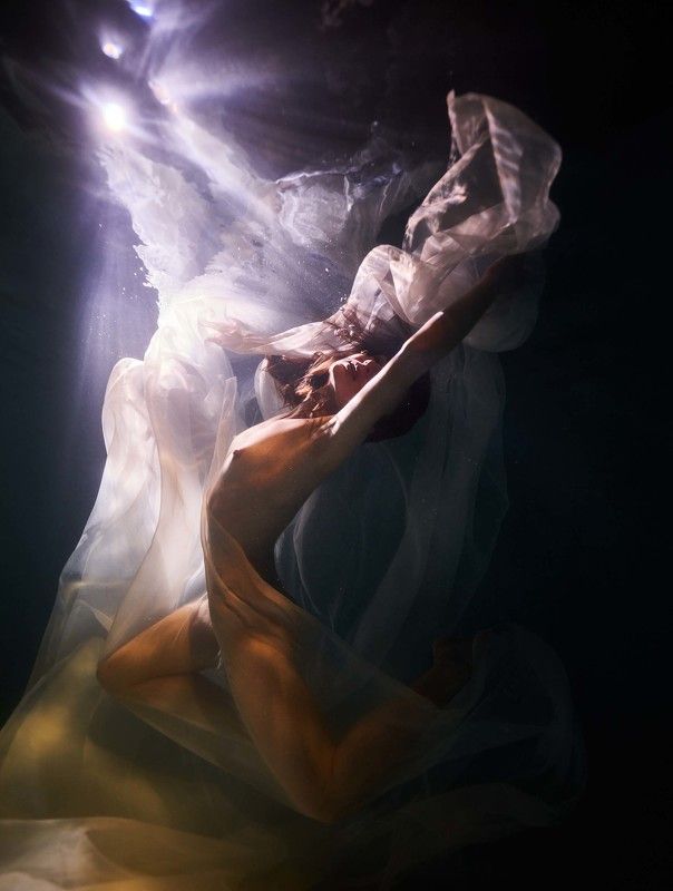 подводное фото, девушка, красота, облака,  cloudy nightphoto preview