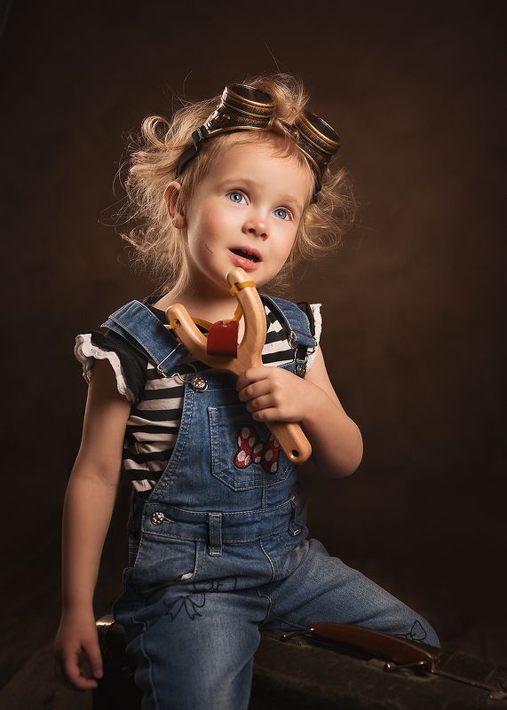 девочка, ребенок, пацанка, хулиганка, рогатка, портрет, photo preview