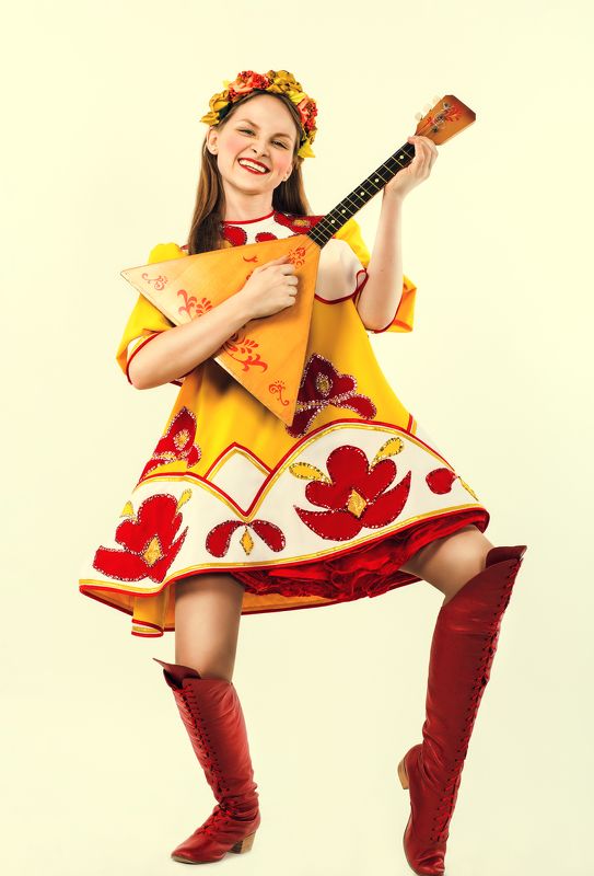 девушка, студия, художественное фото, портрет, женский портрет, балалайка, русь, фольклор, русский народный костюм, этно, творчество, венок ***photo preview