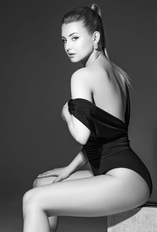 женский портрет, шикарная, красотка. девушка, фэшн, pretty woman, fashion, adult, lips, portrait, girl, attractive, pretty, model, hair, beautiful, natural, female, smile, beauty, studio, lady, elegance, glamour, curly, elegant, photo preview