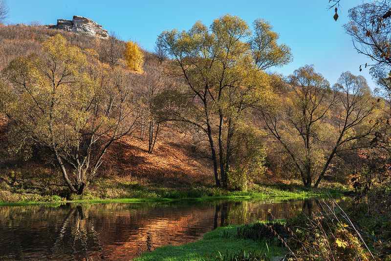 Осень у рекиphoto preview