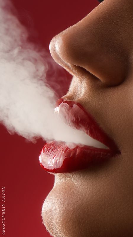 портрет, работа в студии, студийный свет, дым, рекламная фотография Close upphoto preview