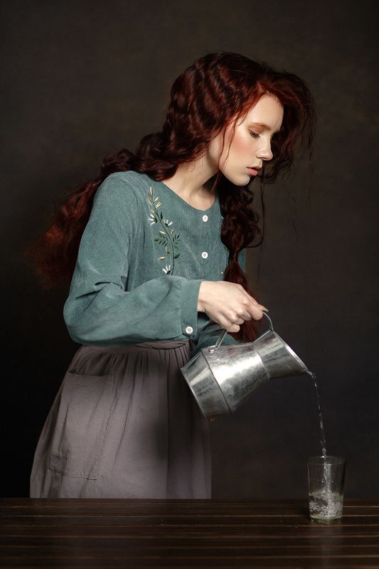 Девушка с кувшиномphoto preview