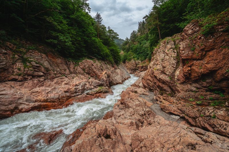 Мраморный каньон на реке Белая, Республика Адыгея, Россияphoto preview