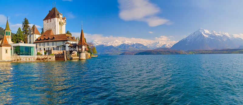 Замок Оберхофен и гиганты Бернского нагорья, Швейцарияphoto preview