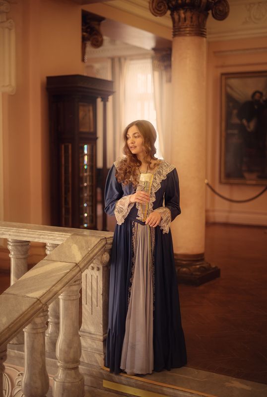 девушка, музей, романтика, роза, винтаж, платье, атмосфера Роза фото превью