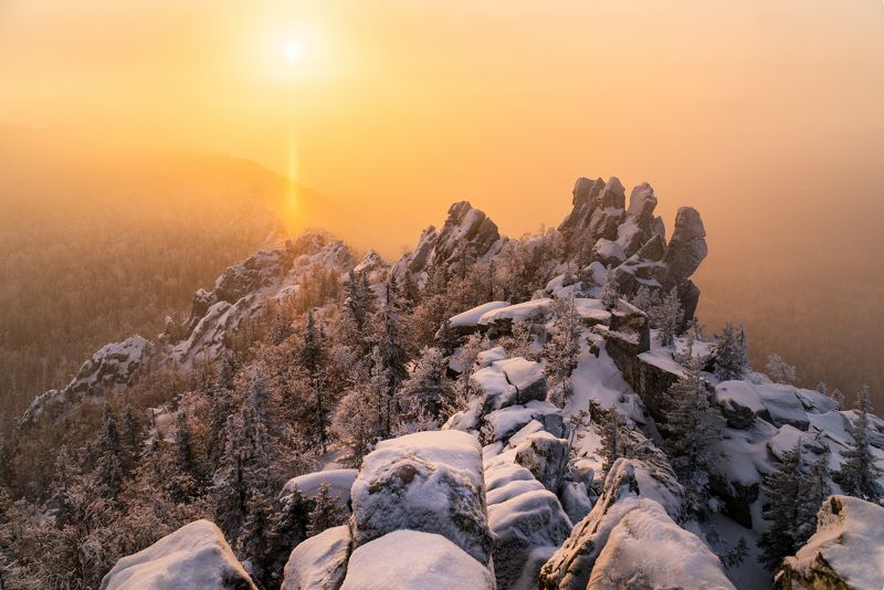 урал, таганай, митькины скалы, зима Солнечный столбphoto preview