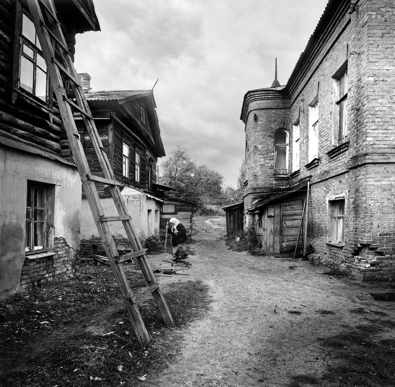 Старый двор фото превью