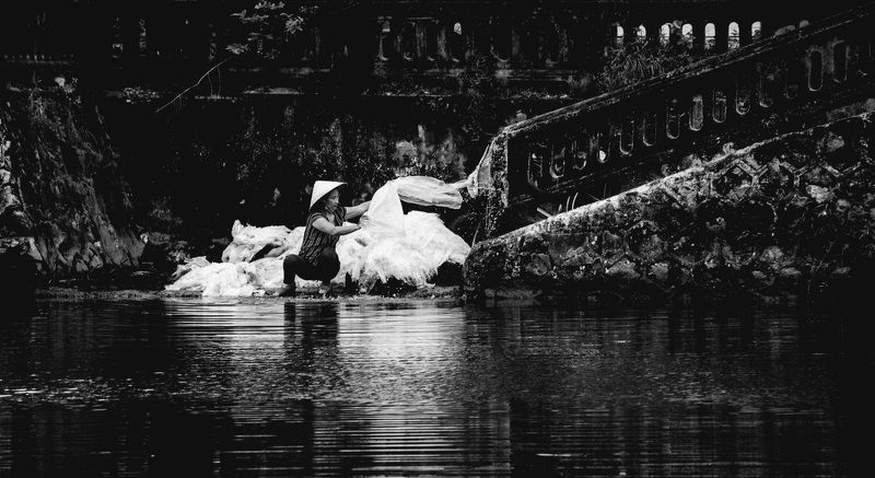 #vietnam#hue#women washing things in the riverphoto preview
