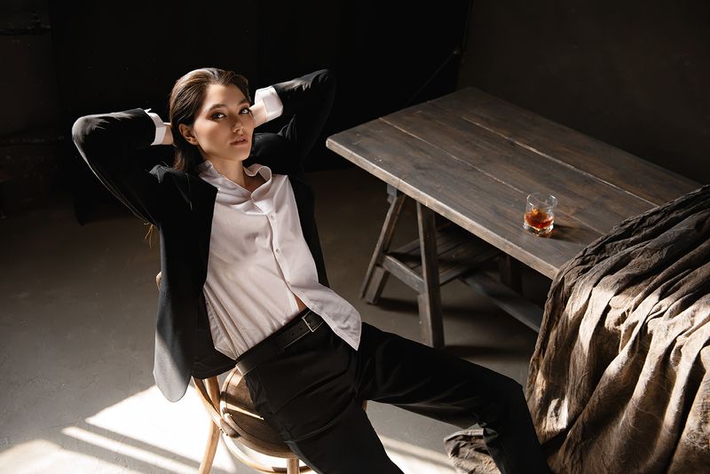 девушка, свет, черный Виолеттаphoto preview