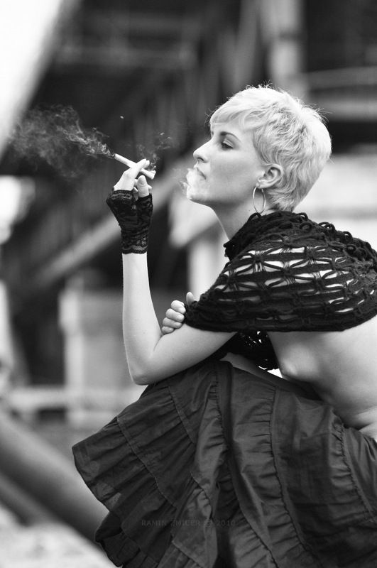 портрет, девушка, сигарета, чб, мост, блондинка Tabac Blondphoto preview