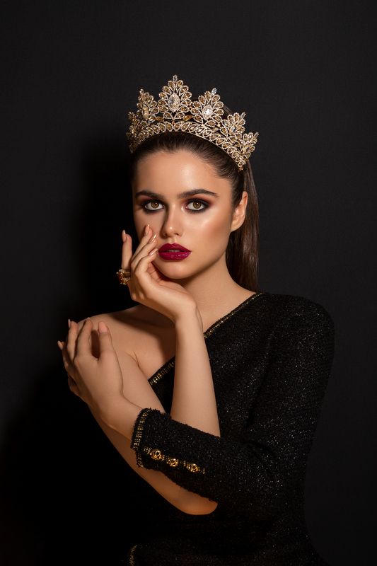 КРАСИВАЯ БРЮНЕТКАphoto preview