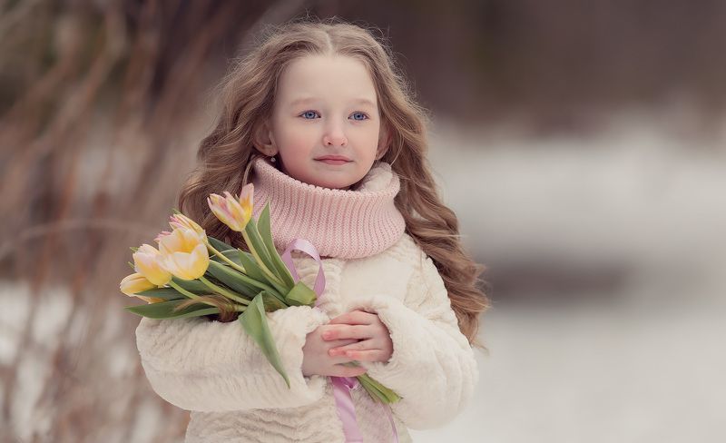 Алиса и тюльпаныphoto preview