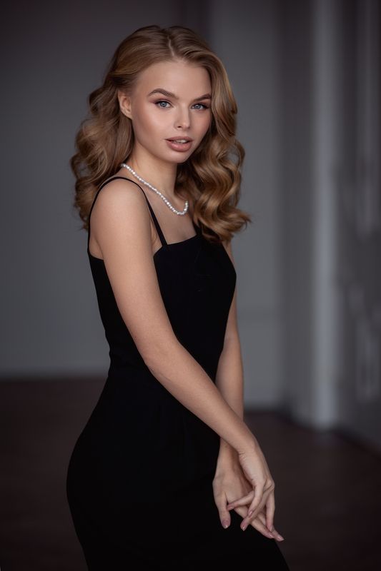 портрет Женский портретphoto preview