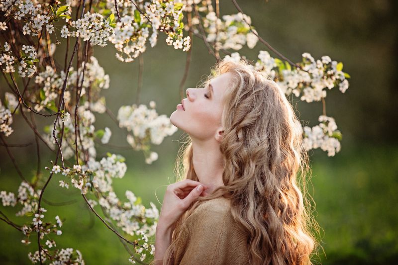 Девушка, цветение, весна Веснаphoto preview