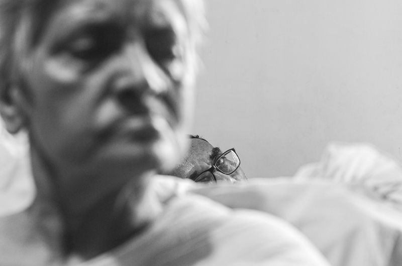 face, portrait, blur, blurred, peep, peeping, depth of field, out of focus, shallow depth of field Peepingphoto preview