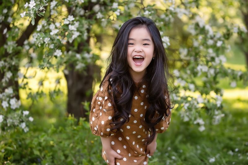 девочка, весна, цветеение Smilephoto preview