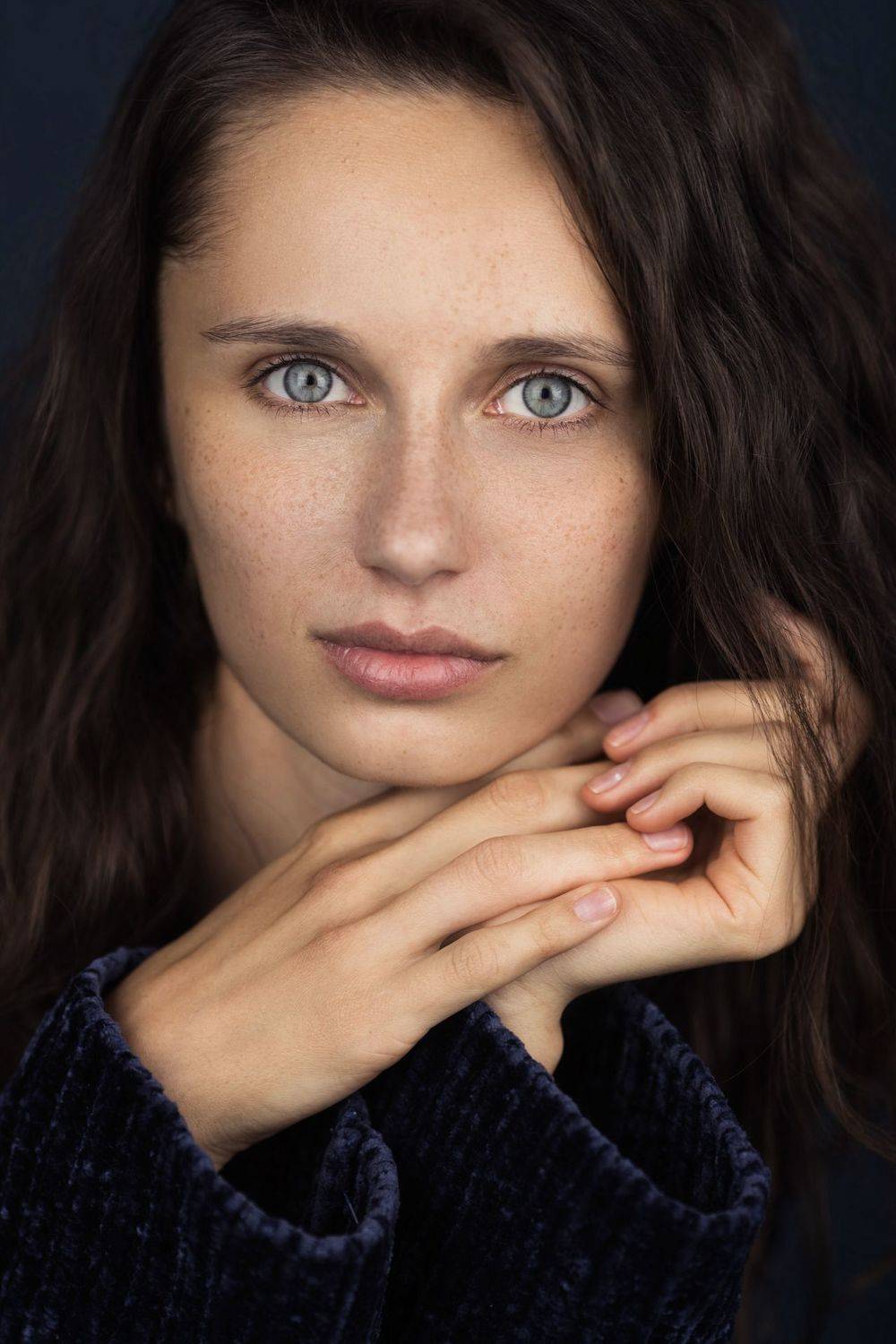 девушка, портрет, взгляд, глаза, руки, модель,, Кохно Анастасия