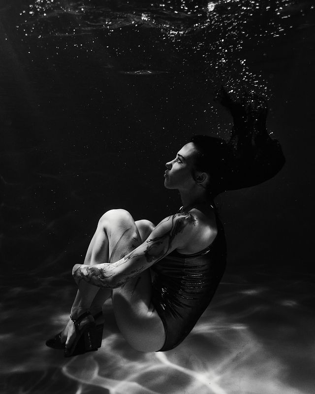 подводой, подводнаяфотосессия, подводноефото, черно-белое photo preview