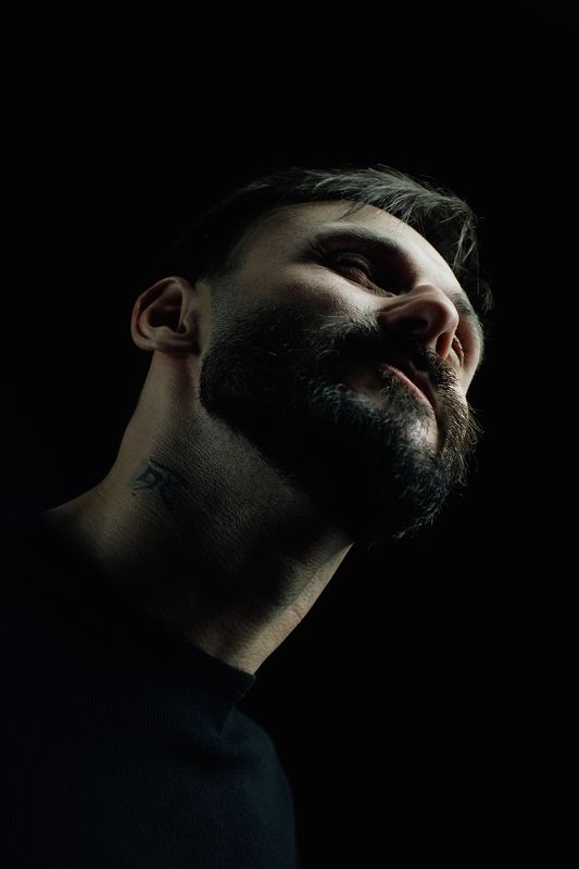 мужчина, портрет, 7artisans55mmf14, 7artisans, цветной портрет, нуар, noir Олегphoto preview