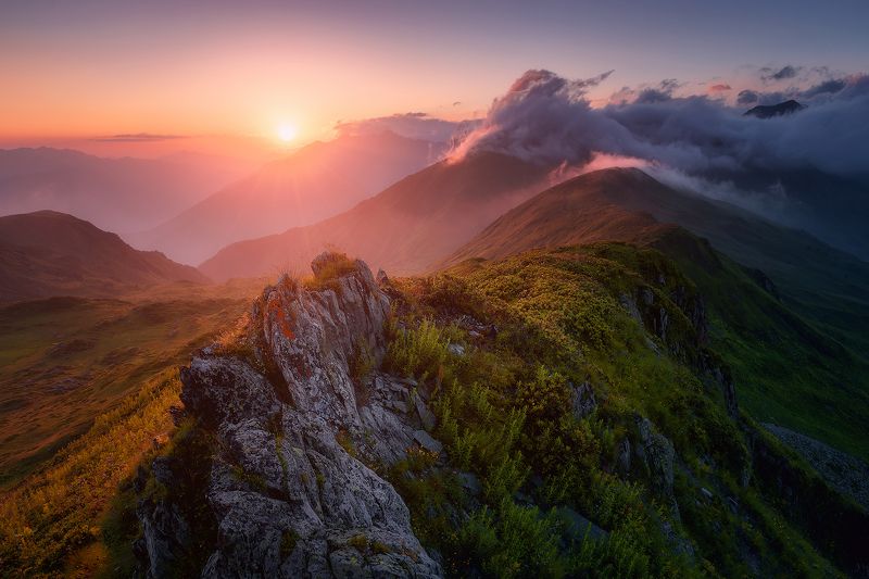 закат, горы, солнце кавказ, пейзаж На гребне Бзерпинского драконаphoto preview