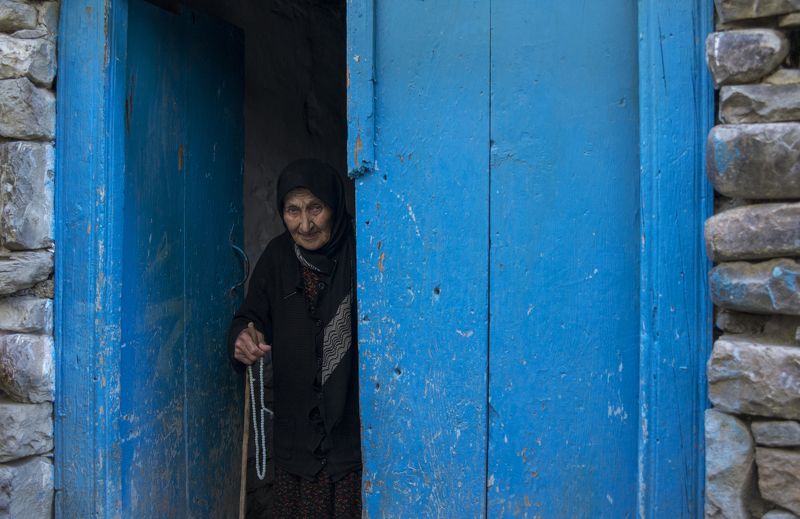 портет, люди, человек, горцы, дагестан, гуниб, корода, село, аул, дом, стена, камень, дверь, традиция, глаза, взгляд, бабушка, путешествие, кавказ Айшатphoto preview