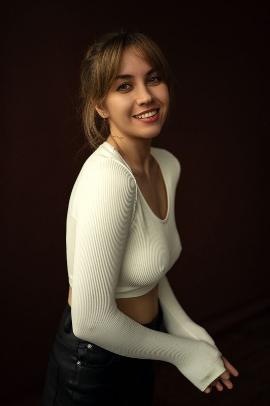 Portrait women photo studio indoor chair young body beautiful face eyes pretty smile sun  Olyaphoto preview