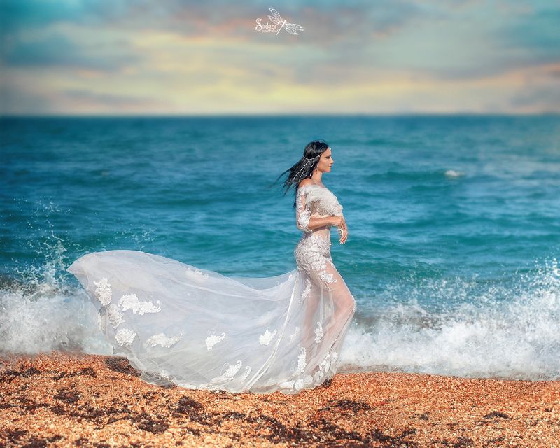 MARINA MOREphoto preview