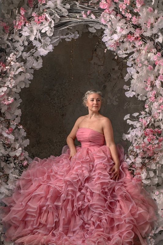 Женский портрет в цветах Флораphoto preview