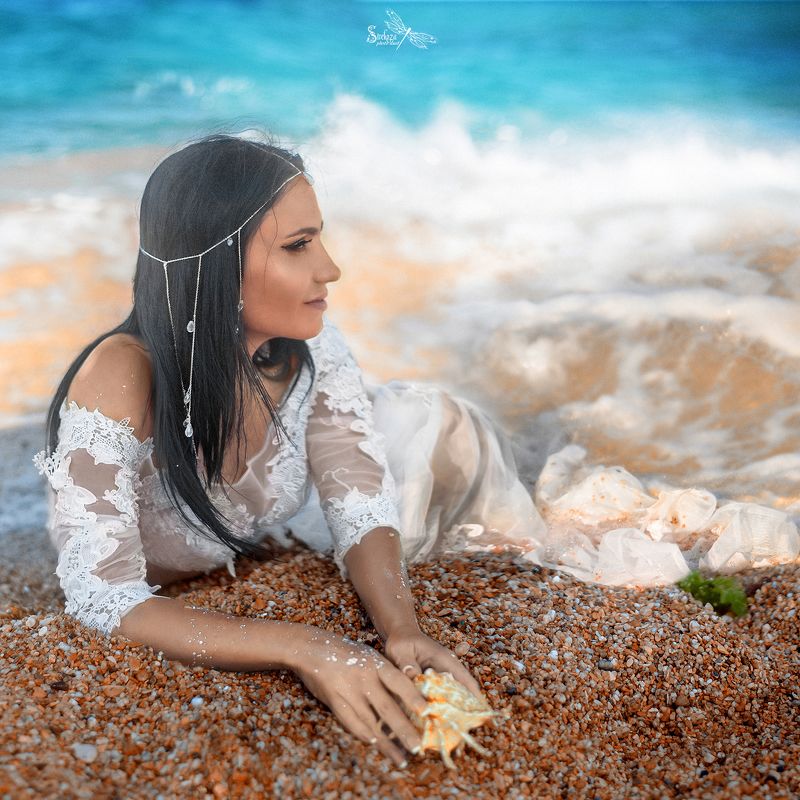 MARINA MOREphoto preview