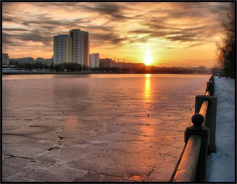 Закат на Москва-рекеphoto preview