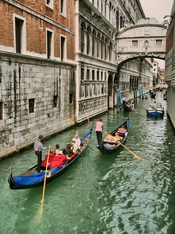 италия, венеция Под мостом вздоховphoto preview