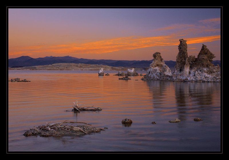 Рассвет на озере Моноphoto preview