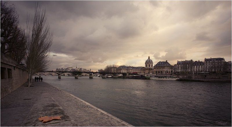 франция, париж, набережная, последний, осенний, лист, день, перед дождем, облака, прогулка, мост, сена L\'automne a Parisphoto preview
