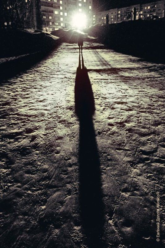 тень, свет, снег, ночь, зима, дома, город, силуэт, девушка photo preview