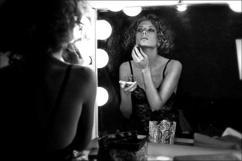 юлия федосеева, shelter of dreams ...mi metto un po\' di cipria, mi guardo allo specchio, sono proprio bella!photo preview