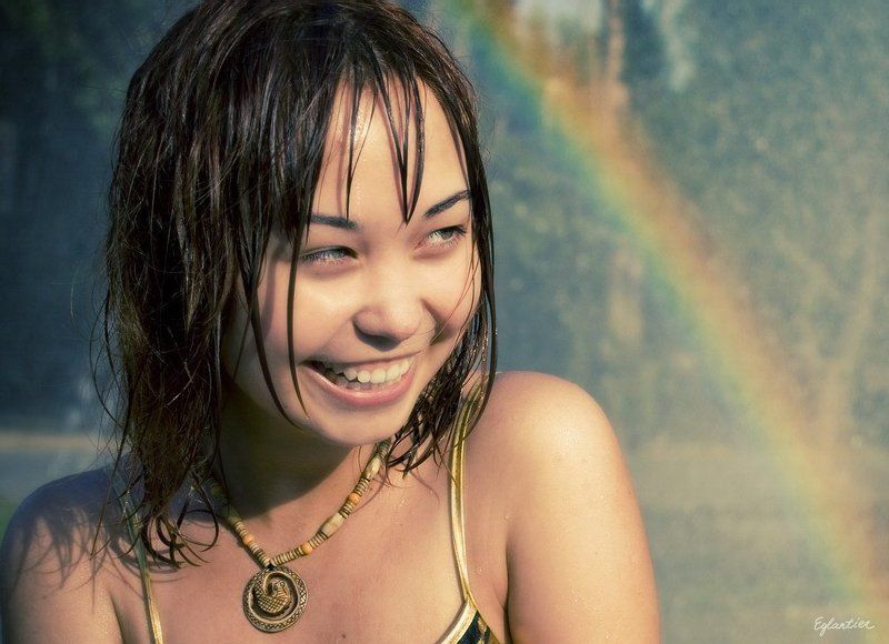 девушка, лето, фонтан, вода, брызги, радость, радуга Радуга!photo preview