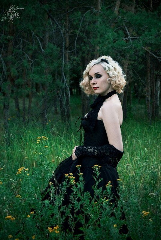 девушка, готика, лес, платье, трава, цветы Пойдем со мной?photo preview